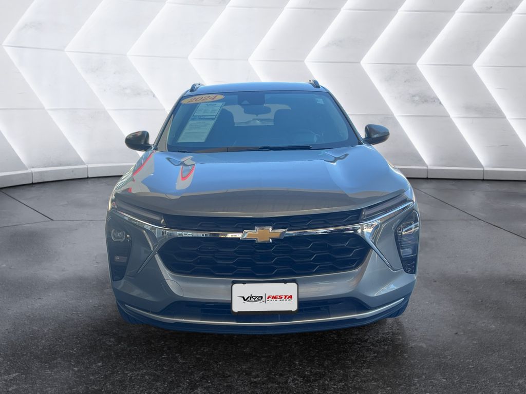 2024 Chevrolet Trax LT photo 2