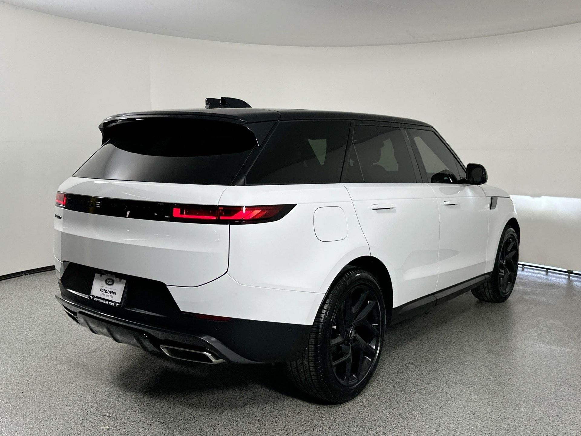 2025 Land Rover Range Rover Sport SE photo 3