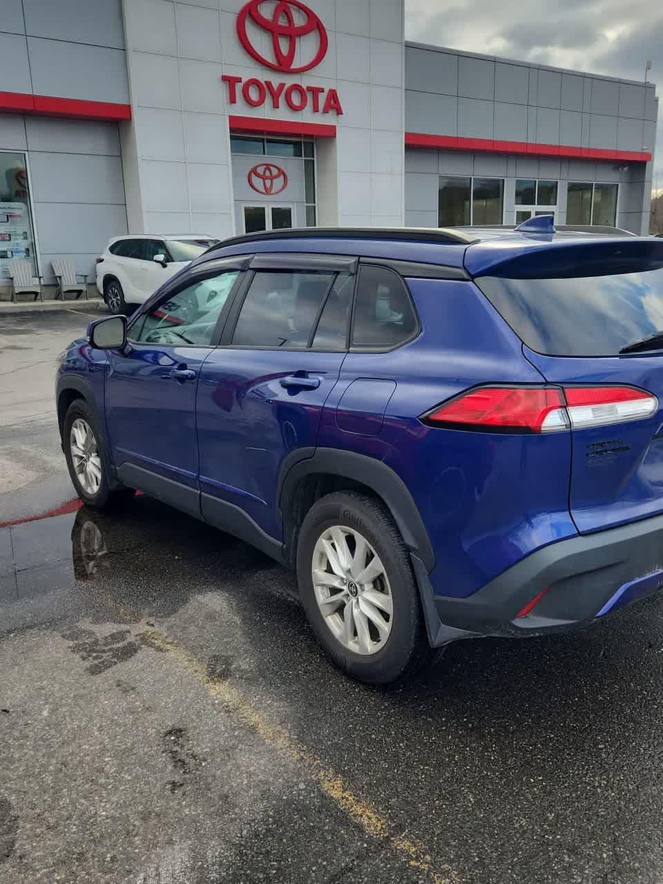 2022 Toyota Corolla Cross LE photo 4