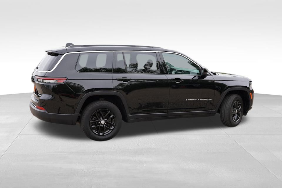 2025 Jeep Grand Cherokee Laredo photo 2