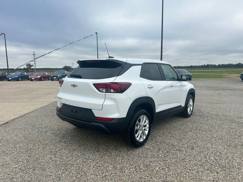 2026 Chevrolet Trailblazer LS photo 2