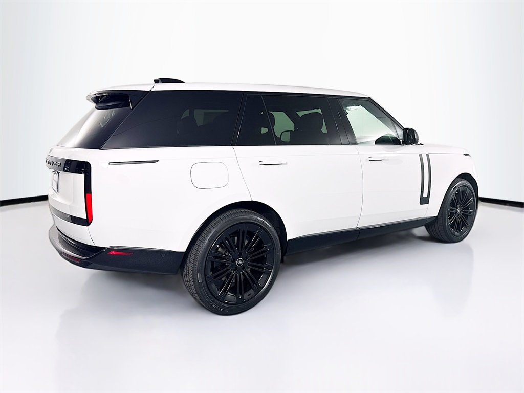 2025 Land Rover Range Rover SE photo 5