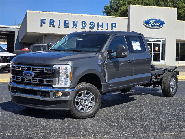 2025 Ford F-350 XLT photo 2