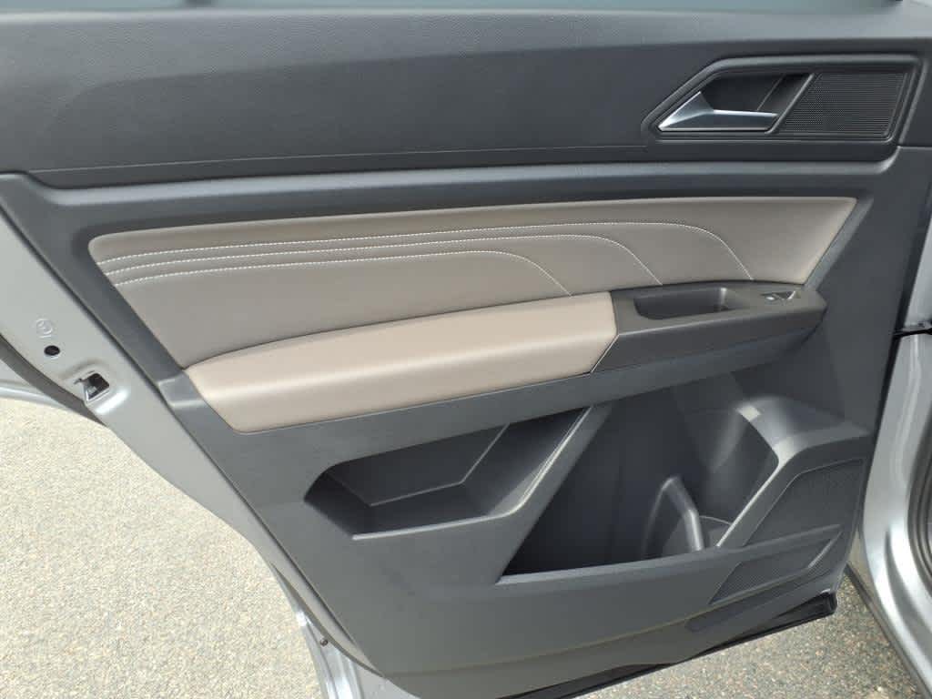 2022 Volkswagen Atlas Cross Sport SEL R-Line photo 12
