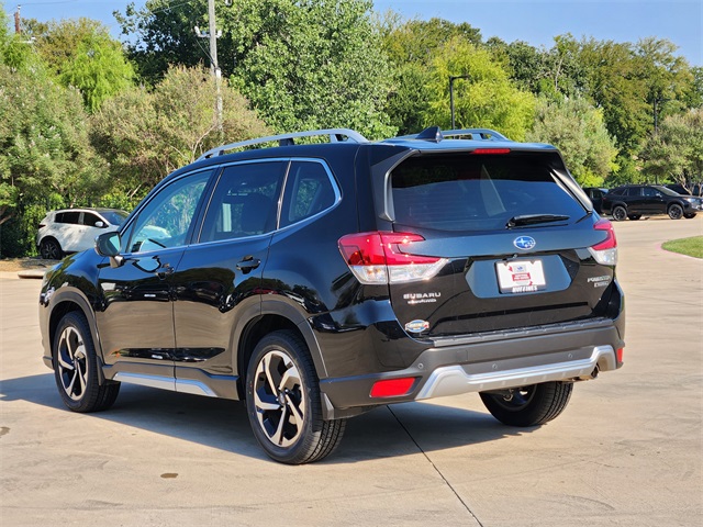 2022 Subaru Forester Touring photo 4