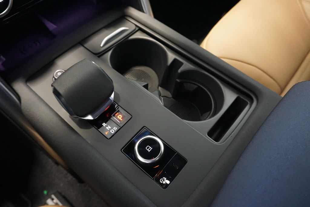 2025 Land Rover Discovery SE photo 14