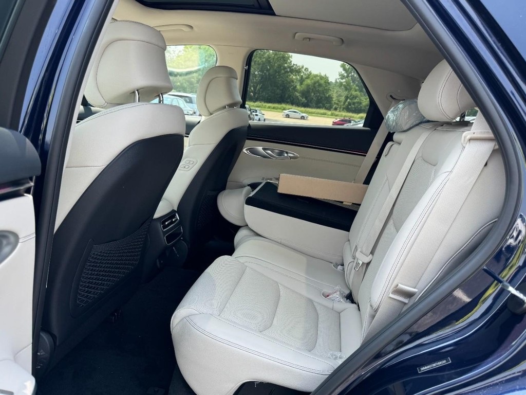 2026 Genesis GV70 2.5T Select photo 4