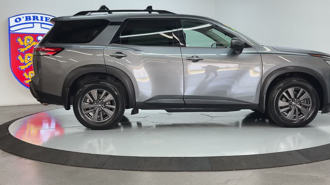 2022 Nissan Pathfinder SV photo 4