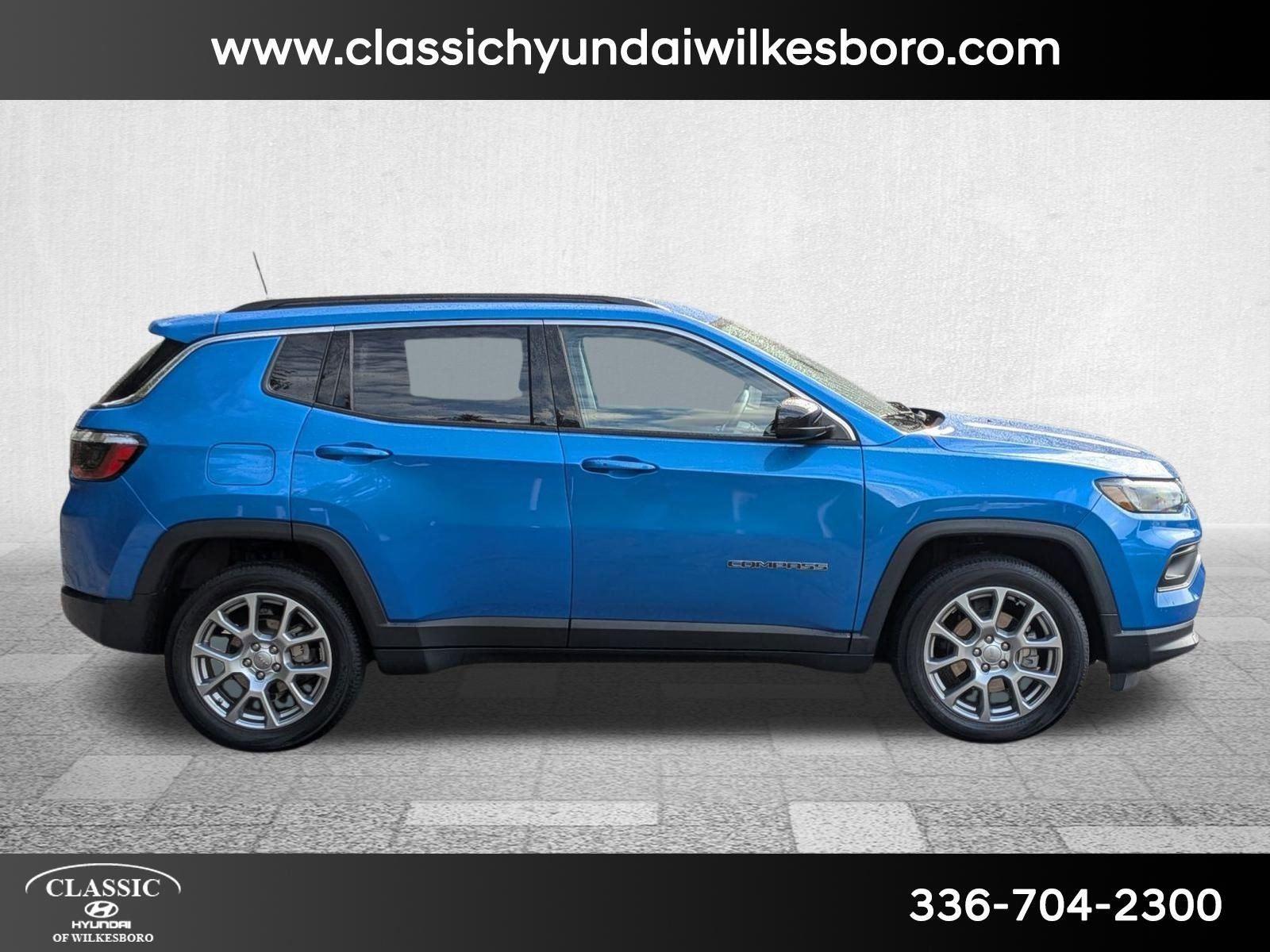 2022 Jeep Compass Latitude Lux photo 4