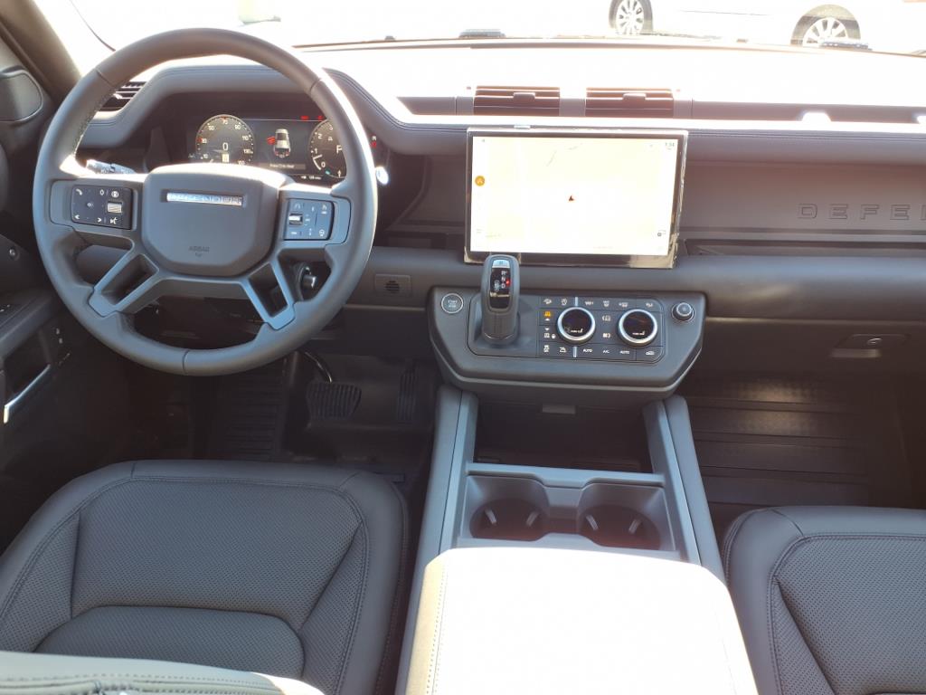 2025 Land Rover Defender 110 S photo 4