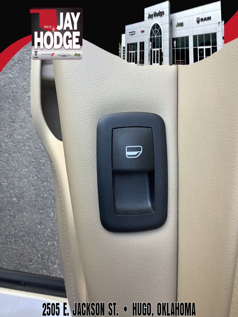 2022 Jeep Cherokee Laredo photo 22