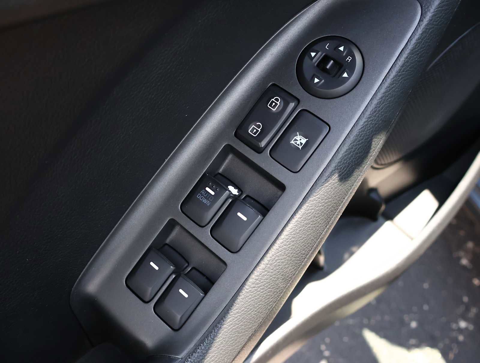 2016 Kia Forte LX photo 5