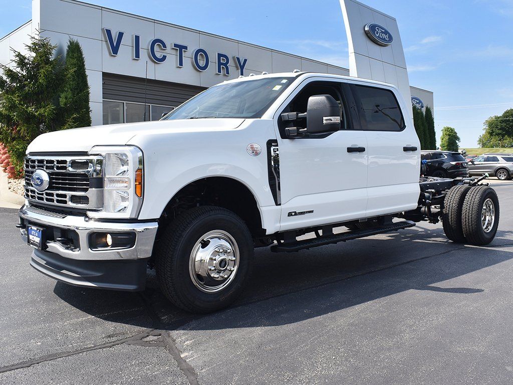 2026 Ford F-350 Super Duty Chassis Cab XLT's photo
