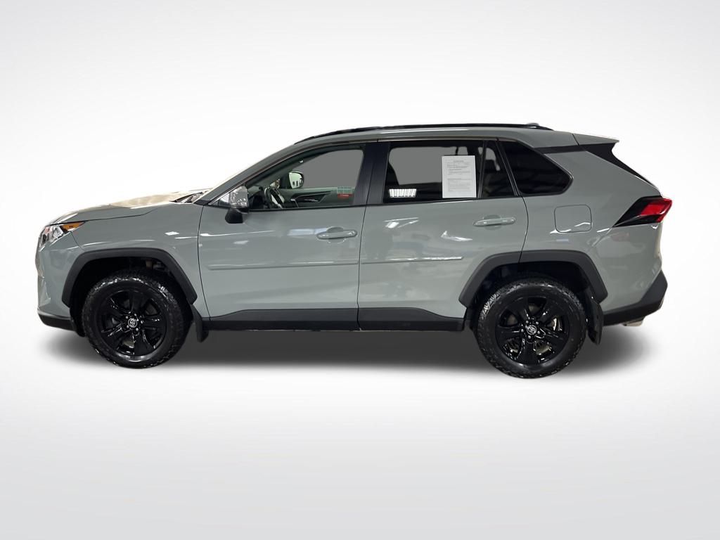 2020 Toyota RAV4 XLE photo 2