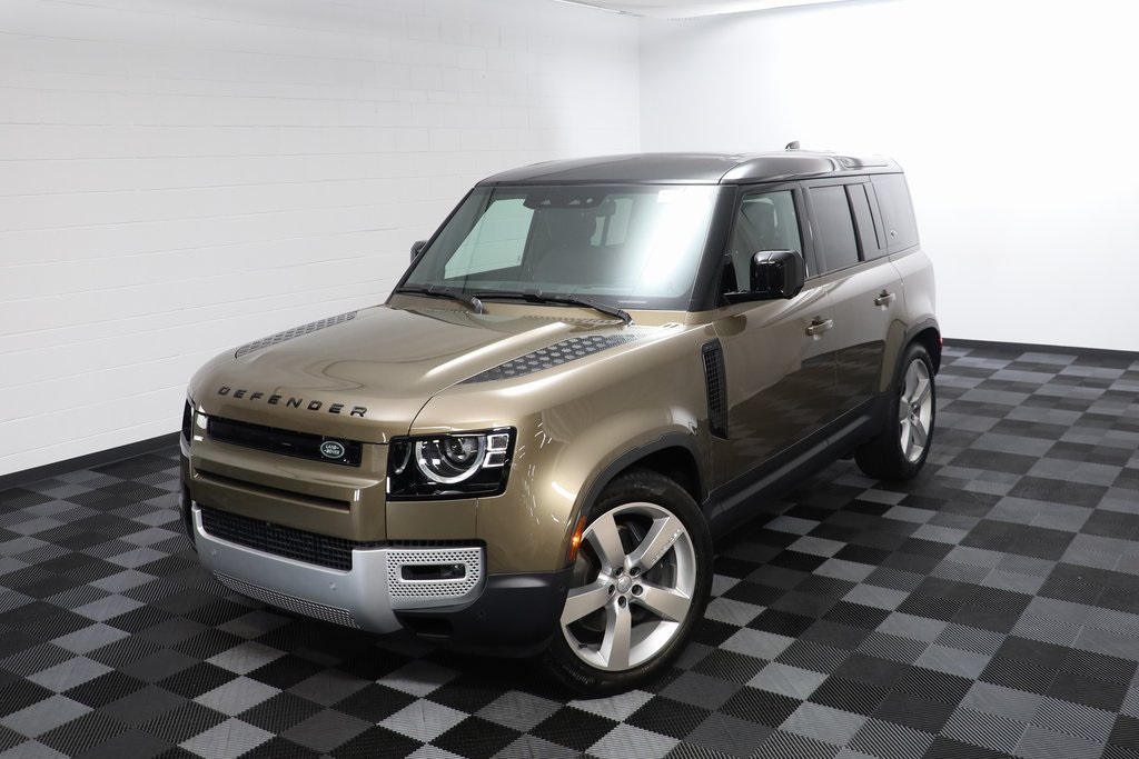 2024 Land Rover Defender 110 SE photo 3