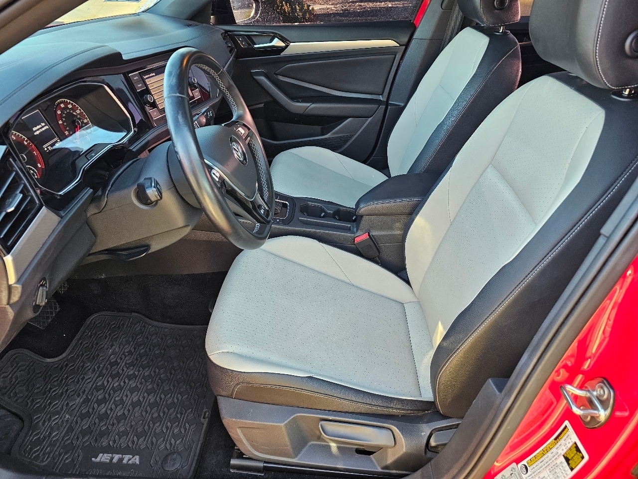 2019 Volkswagen Jetta R-Line photo 2