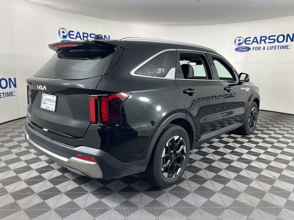 2024 Kia Sorento S photo 3