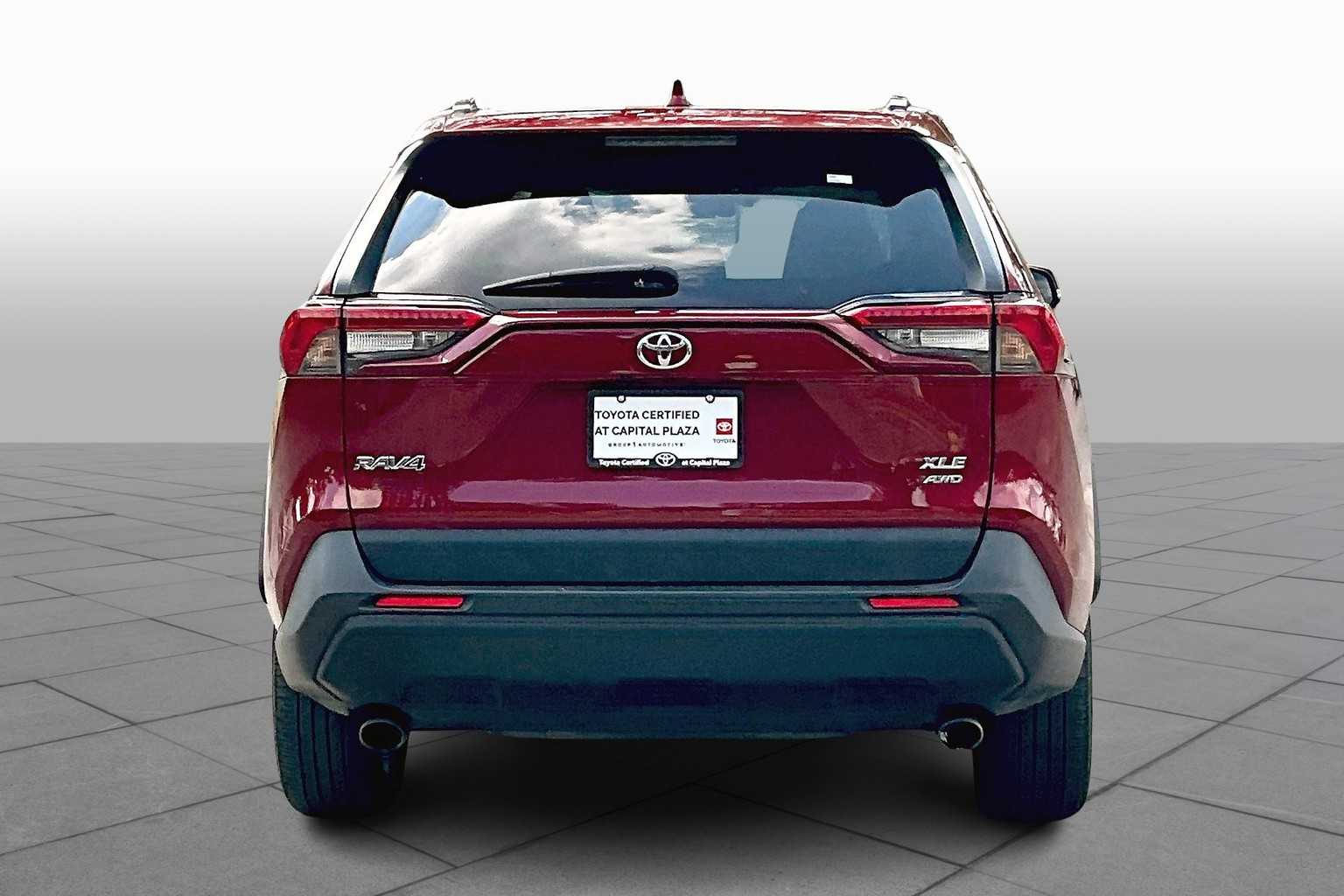 2022 Toyota RAV4 XLE Premium photo 4