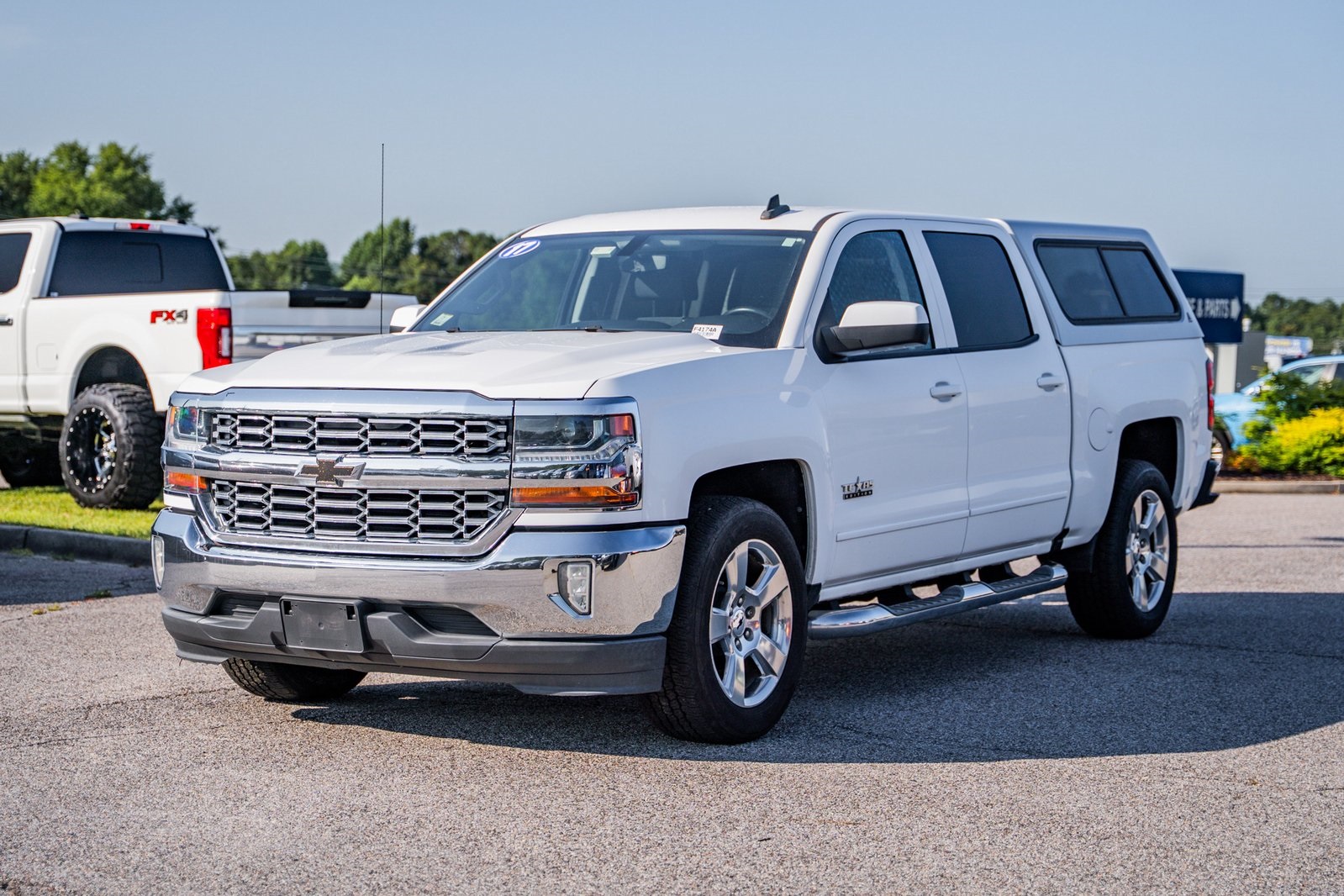 2017 Chevrolet Silverado 1500 LT photo 3