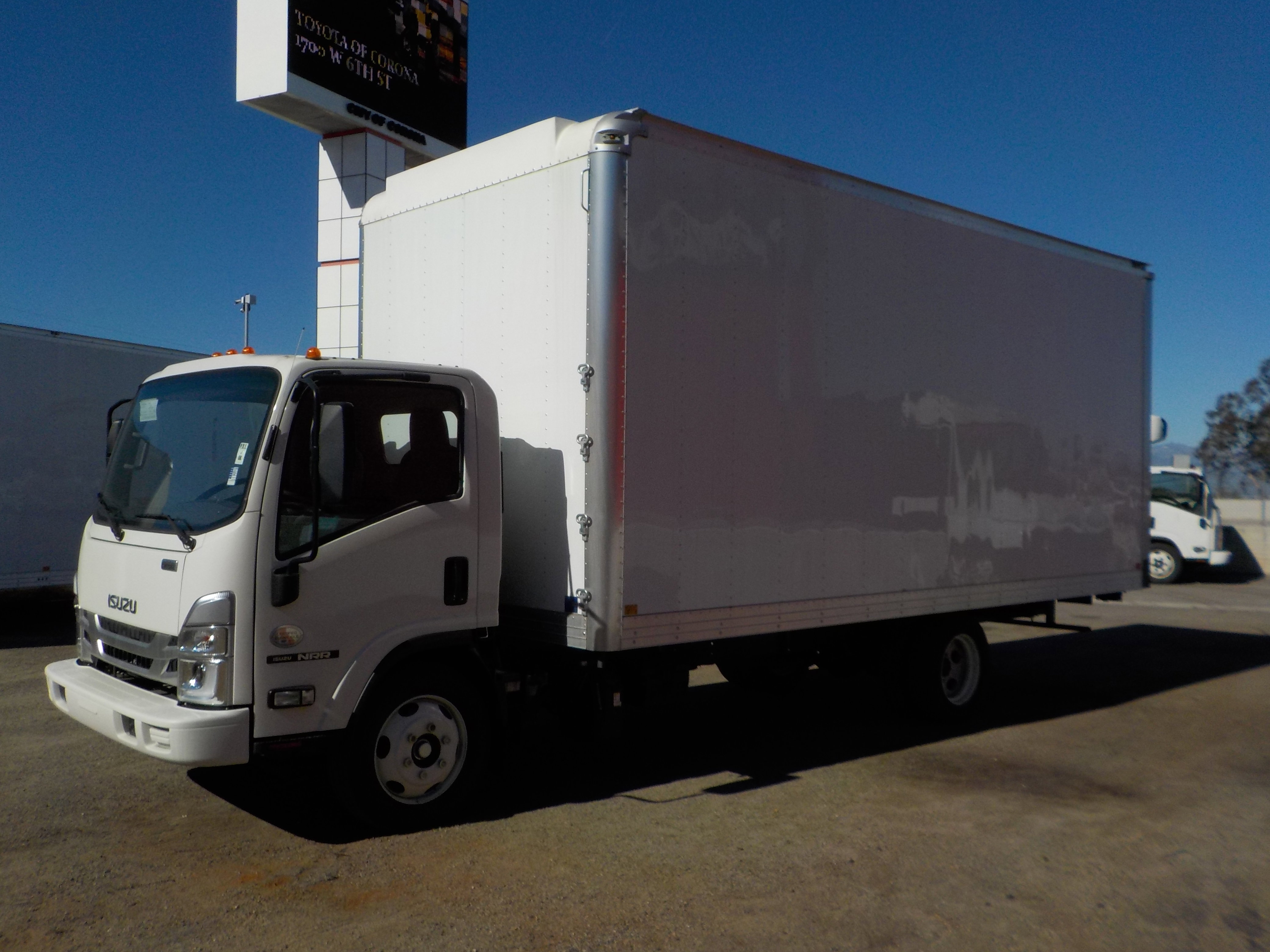 2024 Isuzu NRR Standard photo 4