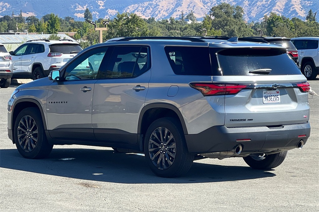 2023 Chevrolet Traverse RS photo 2