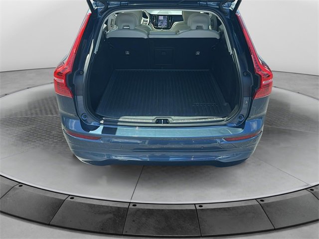 2022 Volvo XC60 Momentum photo 10