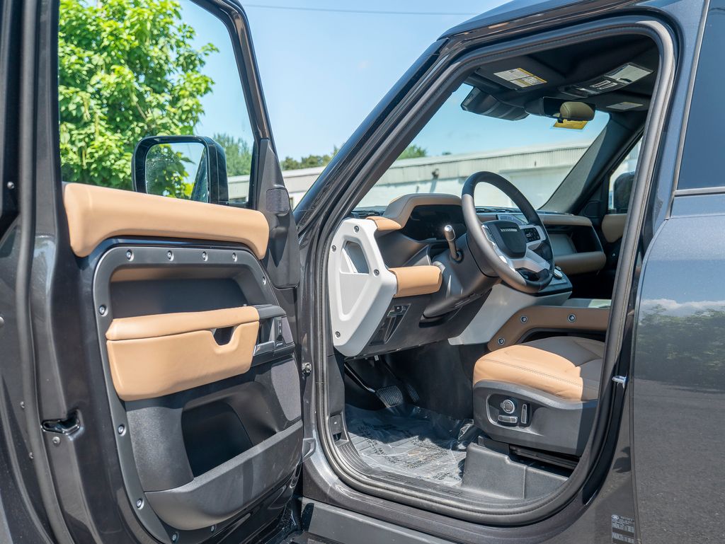 2025 Land Rover Defender 130 S photo 9