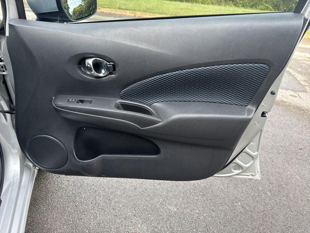 2019 Nissan Versa Note SV photo 9