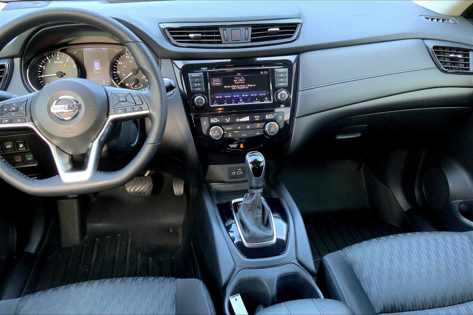 2020 Nissan Rogue SV photo 6