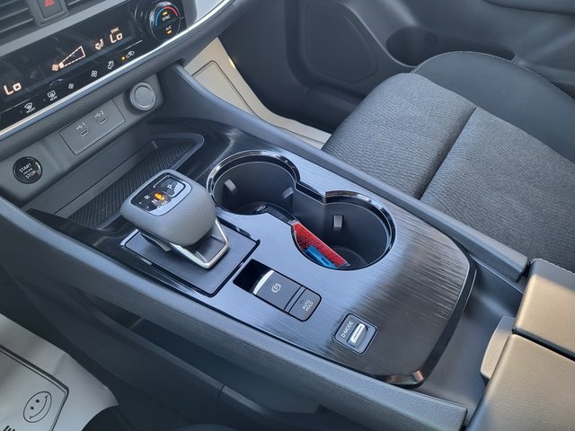 2026 Nissan Rogue SV photo 17