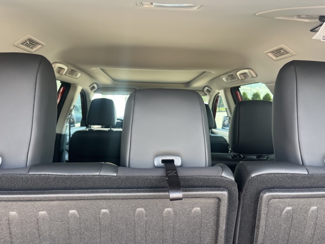 2025 Nissan Pathfinder Platinum photo 28