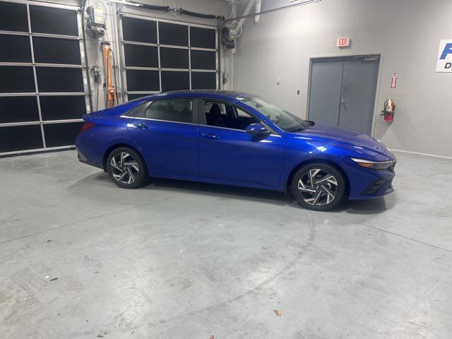 2025 Hyundai Elantra Limited's photo