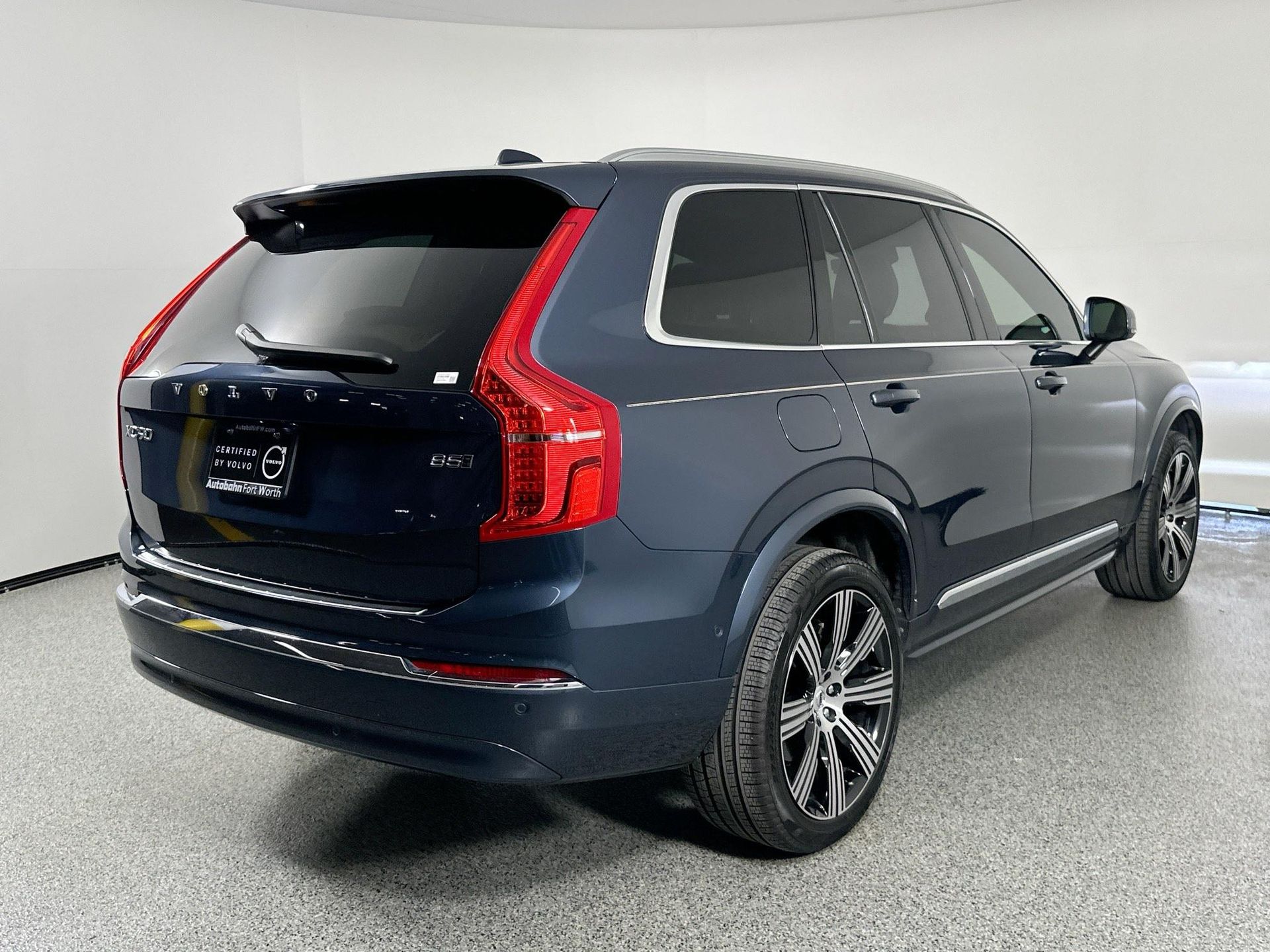 2025 Volvo XC90 B5 photo 4