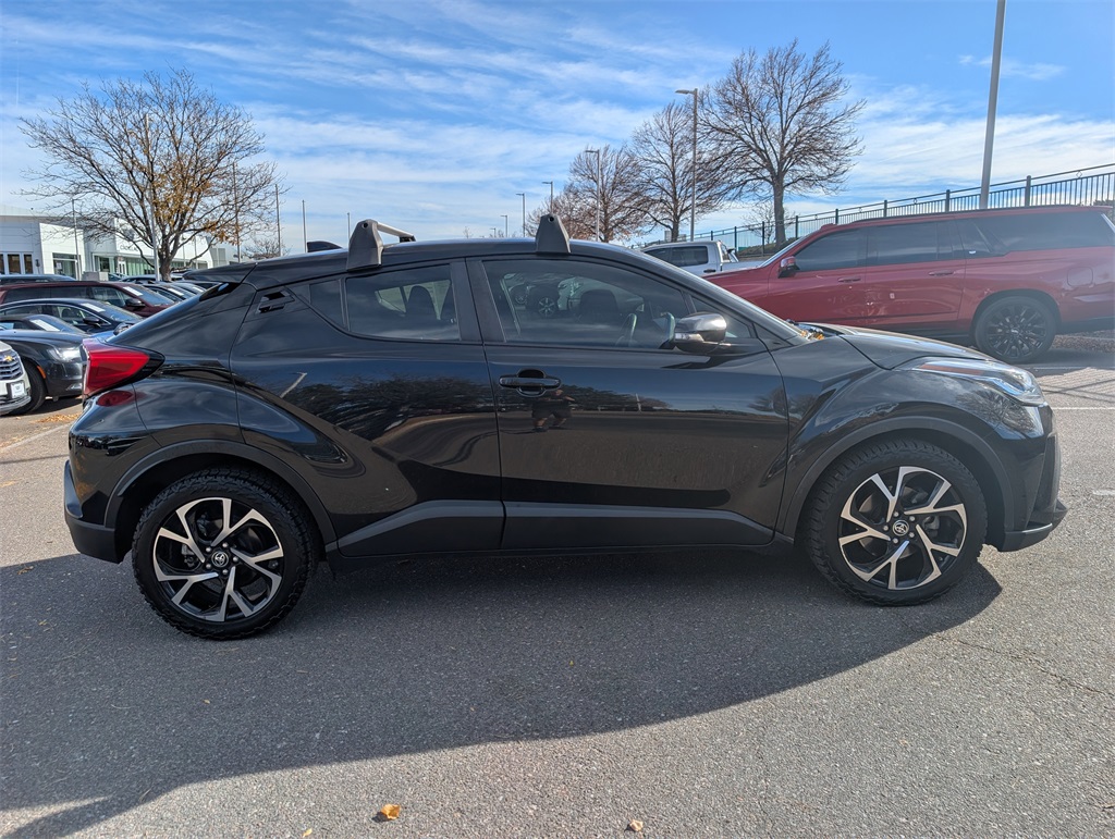 2020 Toyota C-HR XLE photo 3