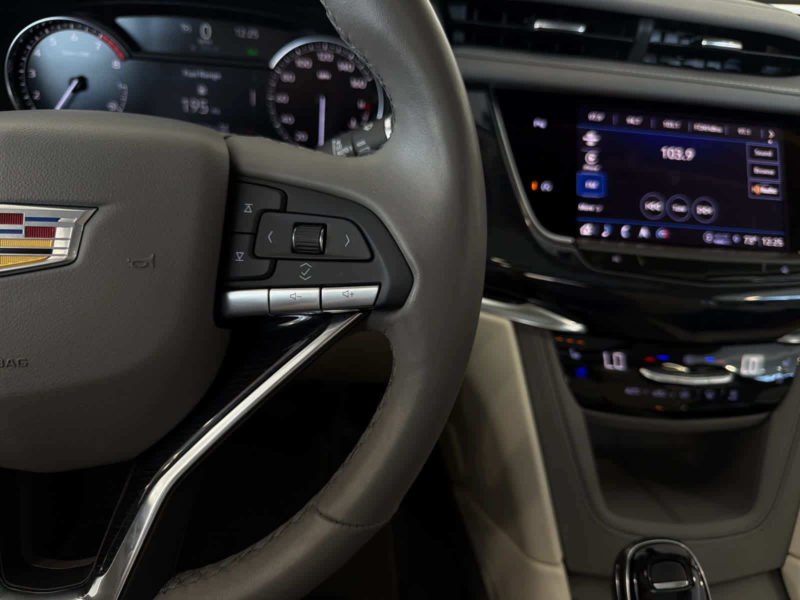 2025 Cadillac XT6 Premium Luxury photo 8