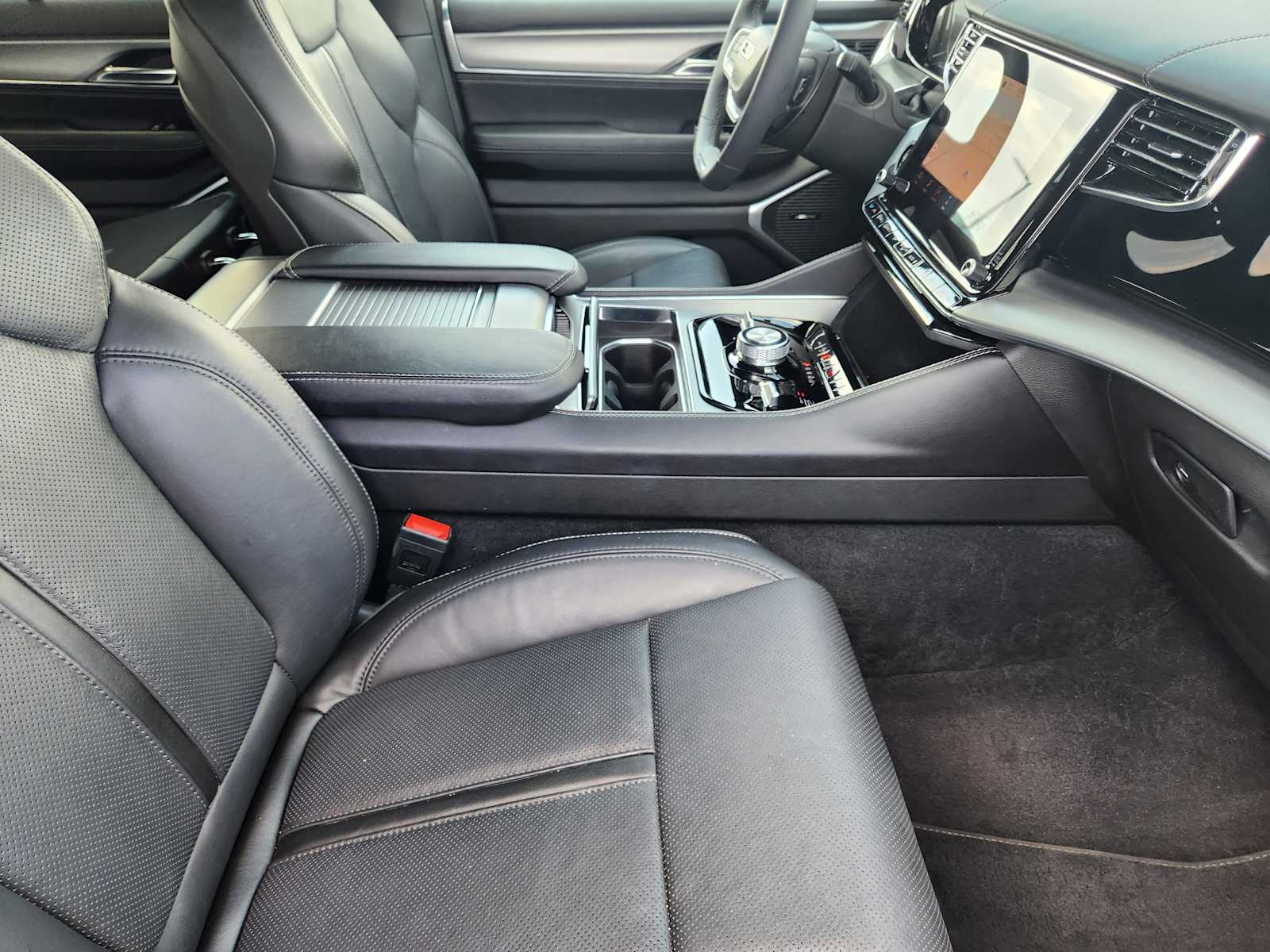 2023 Jeep Wagoneer Series II Carbide photo 12