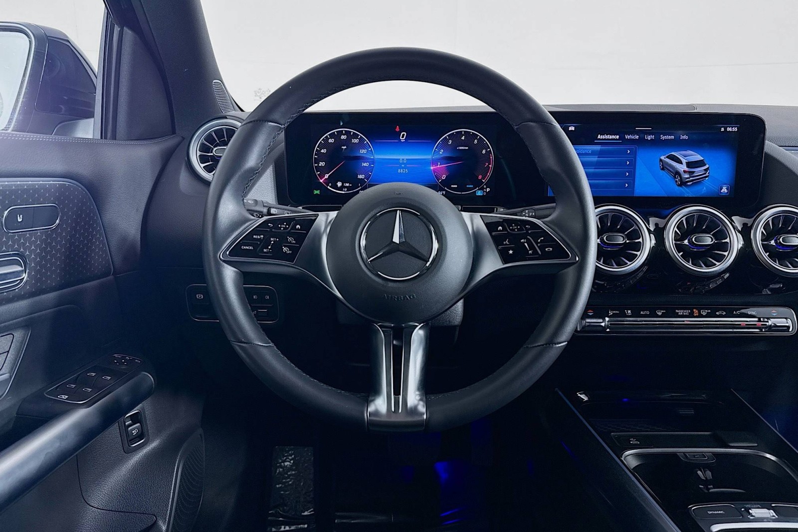2025 Mercedes Benz GLA 250 photo 2