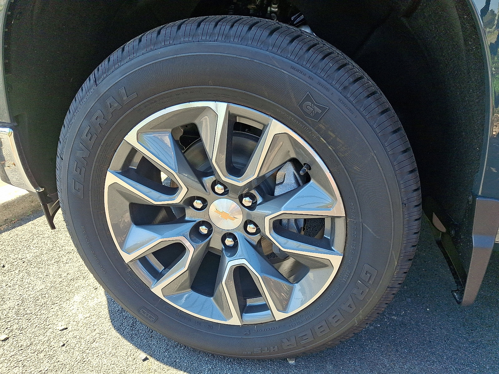 2025 Chevrolet Silverado 1500 LT photo 4
