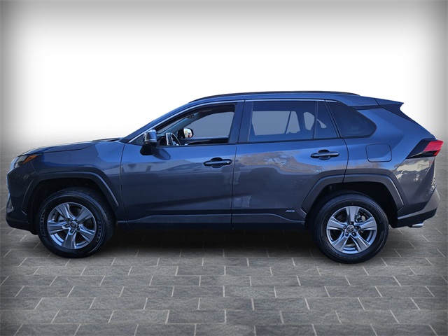 2024 Toyota RAV4 Hybrid XLE photo 4