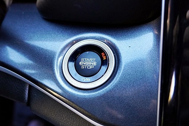 Used 2021 Silver Jeep Altitude image 32