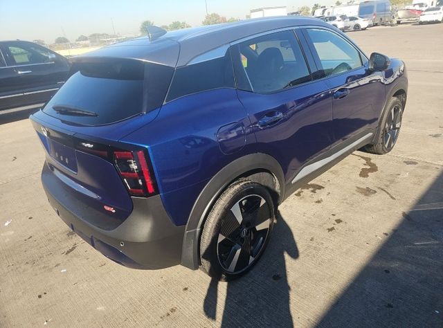 2025 Nissan Kicks SR photo 3