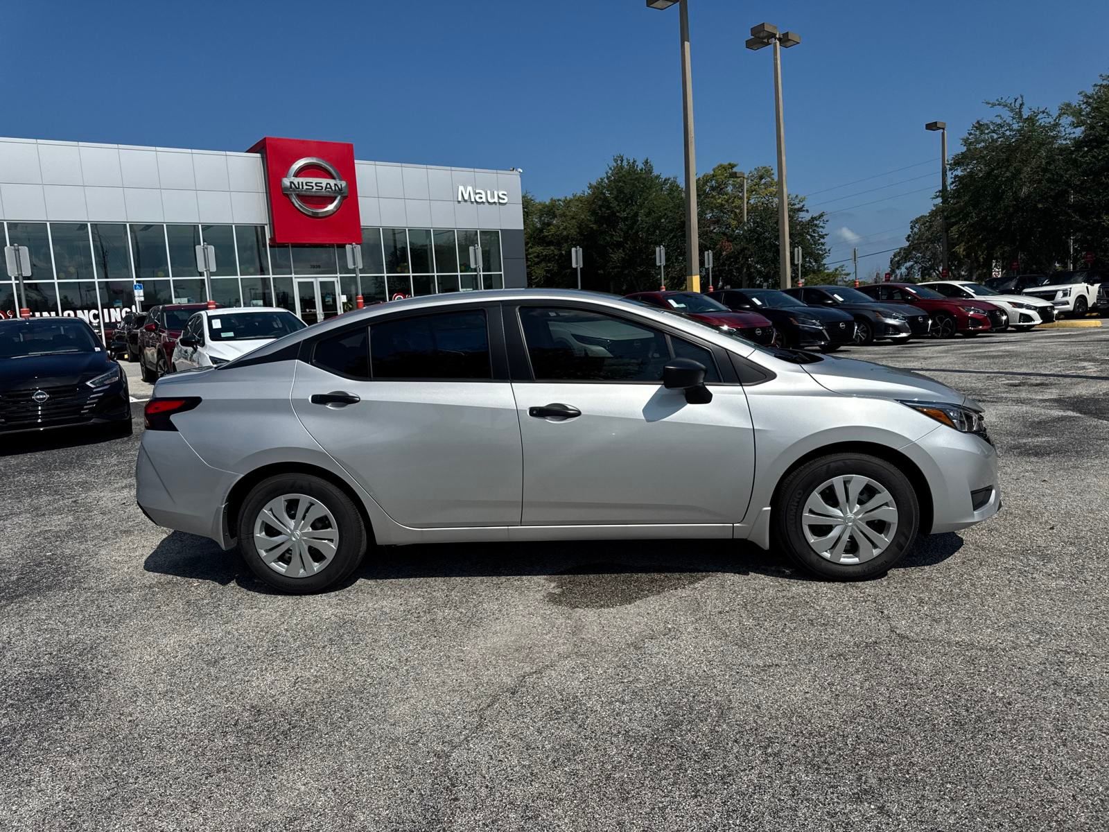 2025 Nissan Versa 1.6 S photo 4