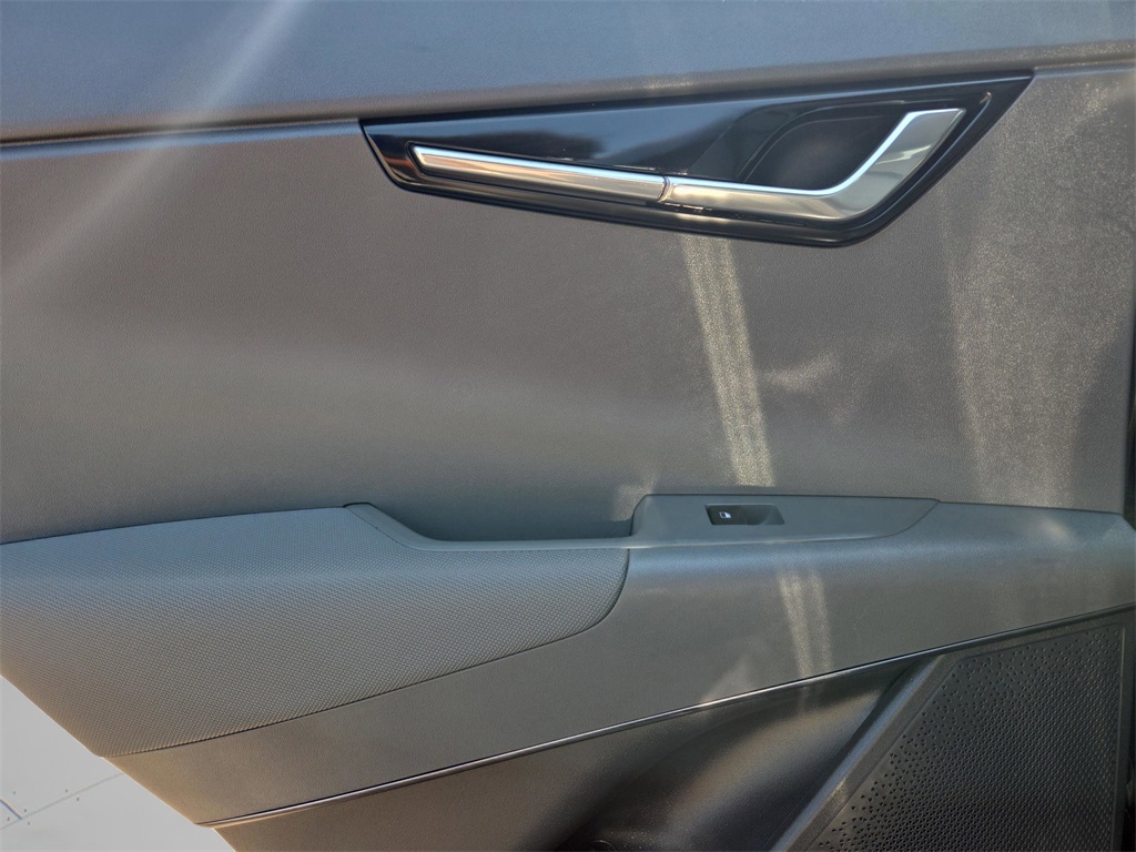 2023 Kia Niro EX Touring photo 17