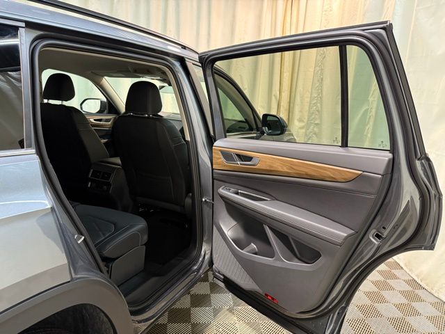 2025 Volkswagen Atlas SE photo 30