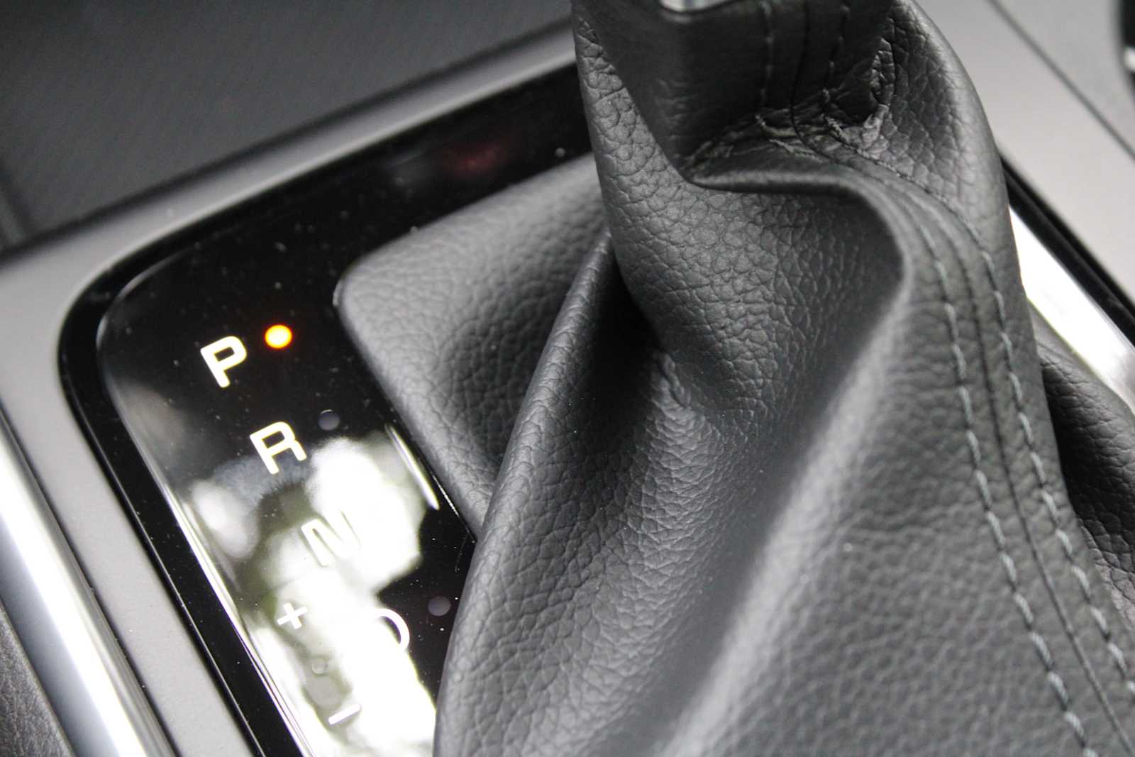 2025 Kia Carnival SX Prestige photo 40