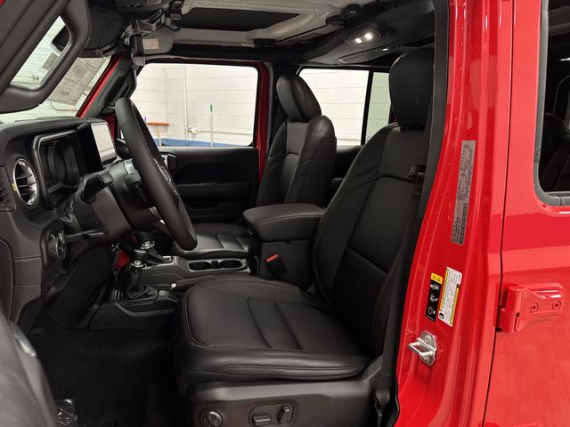 2026 Jeep Wrangler Sahara photo 4