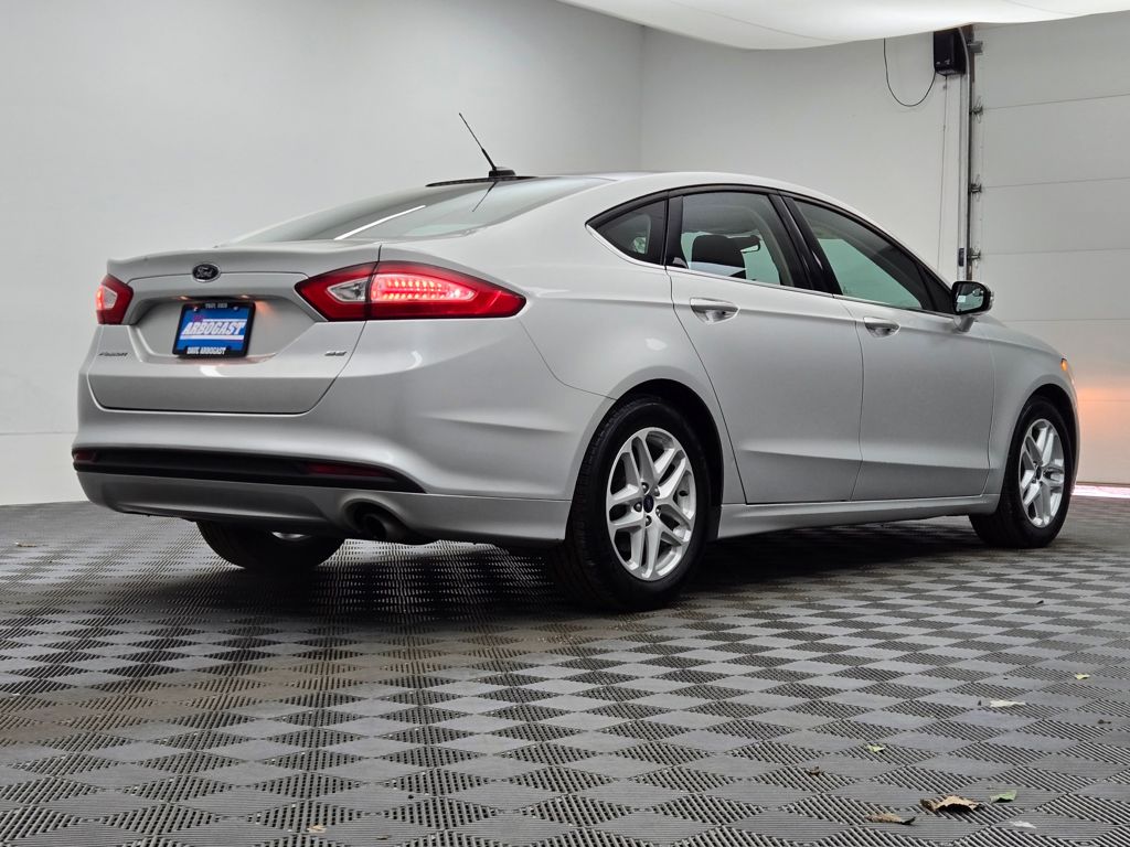 2014 Ford Fusion SE photo 2