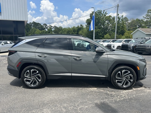 2025 Hyundai Tucson Limited photo 2