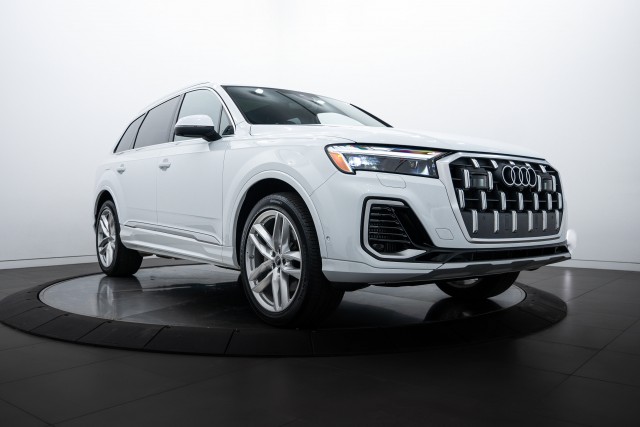 2025 Audi Q7 Premium Plus