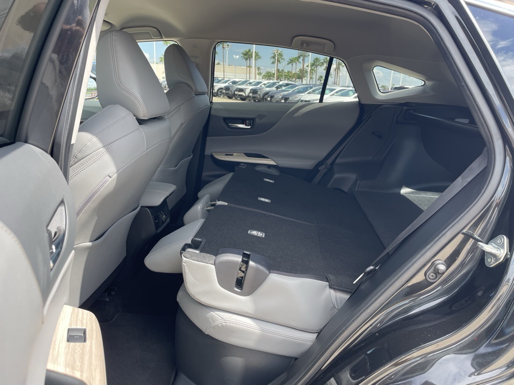 2023 Toyota Venza LE photo 18